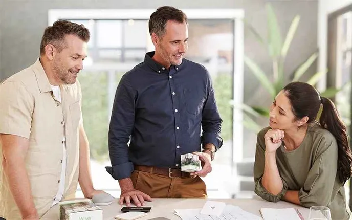 Couple being consulted by a PDL endorsed designer