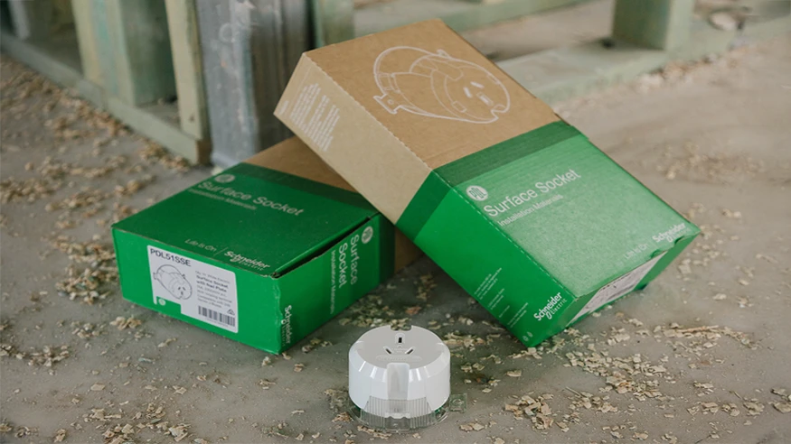 Packaging of the PDL51SSE, made of over 70% recycled cardboard, aligned with Schneider Electric's sustainability efforts.